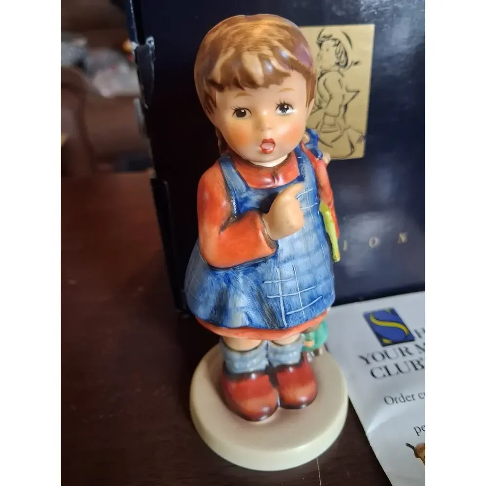 HUMMEL CLUB FIGURINE 
